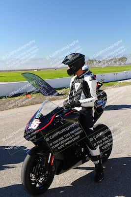 media/Feb-11-2024-TrackDaz (Sun) [[0c6448d9ff]]/Group B/Grid and Front Straight/